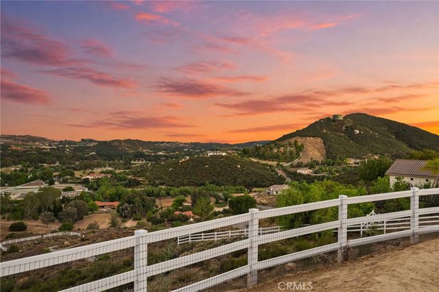 38566 Vista Del Bosque, Murrieta, CA 92562