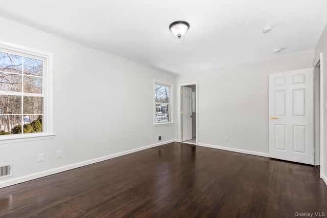 91 Worthington Road, White Plains, NY 10607