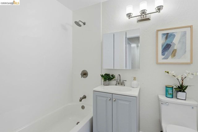 3800 Maybelle Ave 7, Oakland, CA 94619