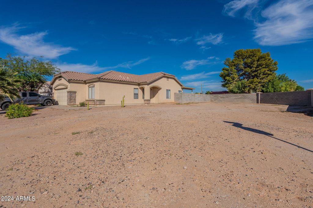 Image 3 of property listing at 1157 N 6TH Street 67, Buckeye, AZ 85326