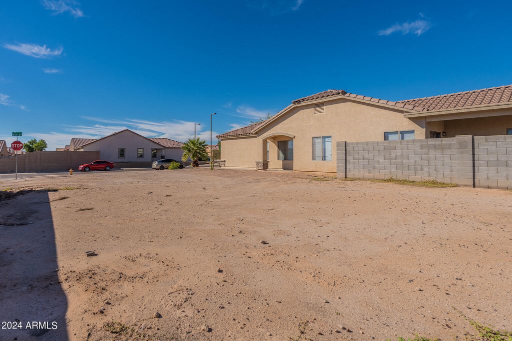 Image 4 of property listing at 1157 N 6TH Street 67, Buckeye, AZ 85326