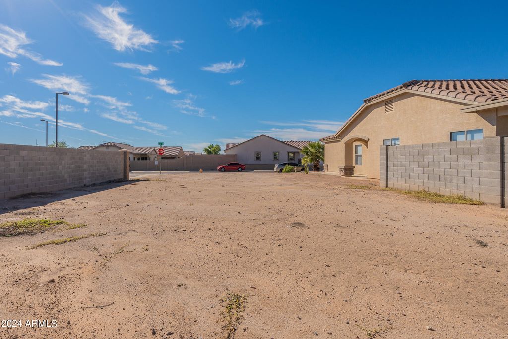 Image 5 of property listing at 1157 N 6TH Street 67, Buckeye, AZ 85326