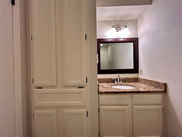 2103 Courtney ST B, Austin, TX 78745