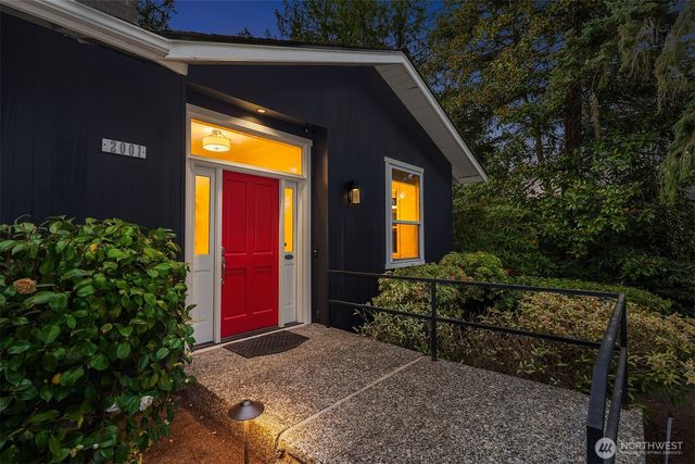 2001 77th Avenue NE, Medina, WA 98039