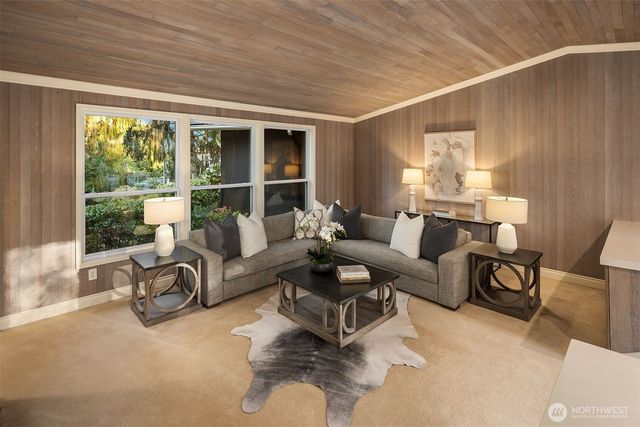 2001 77th Avenue NE, Medina, WA 98039