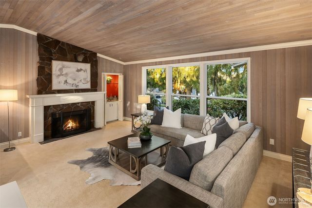 2001 77th Avenue NE, Medina, WA 98039