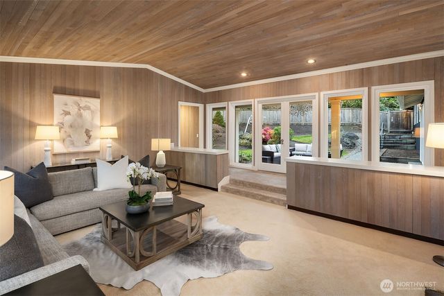 2001 77th Avenue NE, Medina, WA 98039