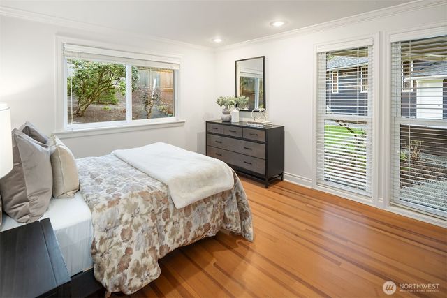 2001 77th Avenue NE, Medina, WA 98039