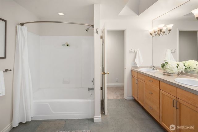 2001 77th Avenue NE, Medina, WA 98039