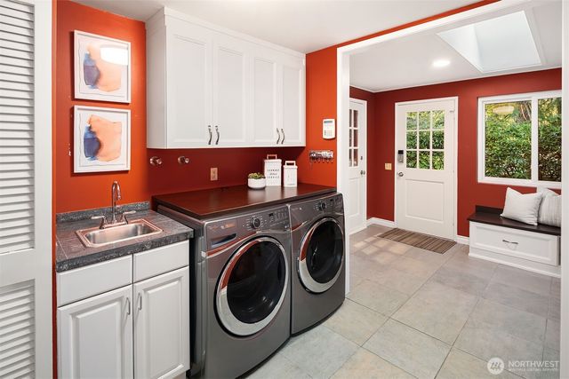 2001 77th Avenue NE, Medina, WA 98039