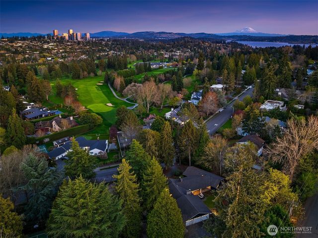 2001 77th Avenue NE, Medina, WA 98039