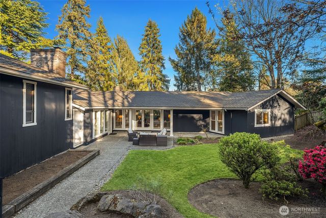 2001 77th Avenue NE, Medina, WA 98039