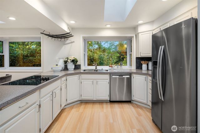 2001 77th Avenue NE, Medina, WA 98039