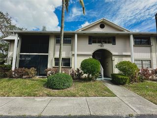 927 NE 199th St 101, Miami, FL 33179