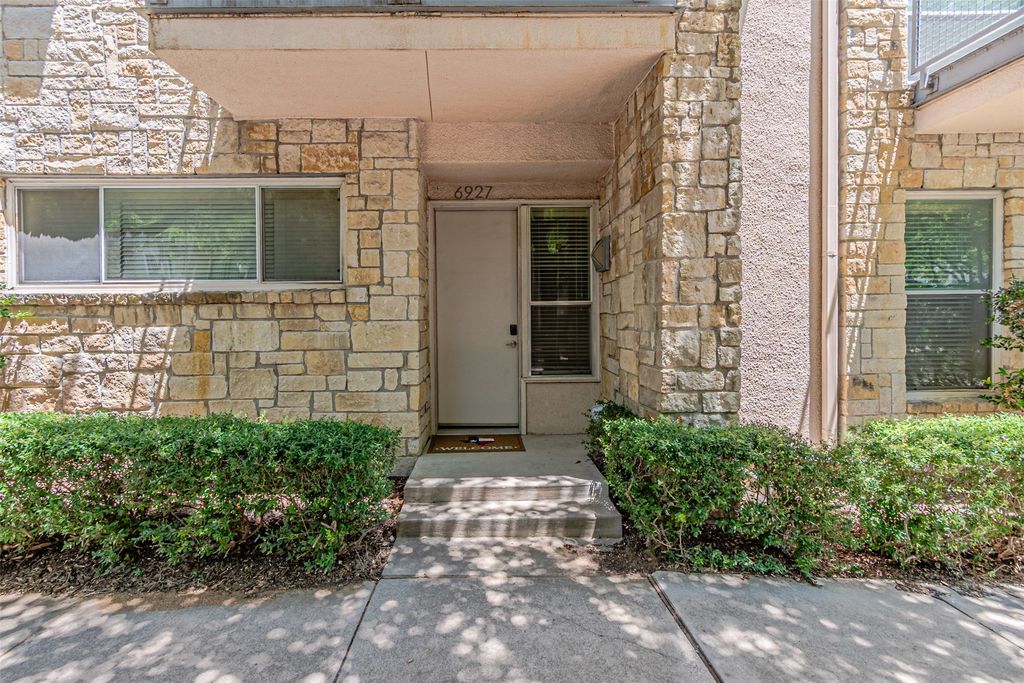 6927 Sumner Street, The Colony, TX 75056