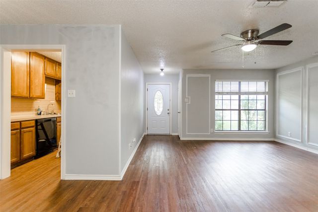 2301 Kingsford Court, Arlington, TX 76017