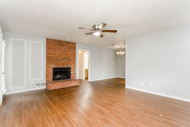 2301 Kingsford Court, Arlington, TX 76017