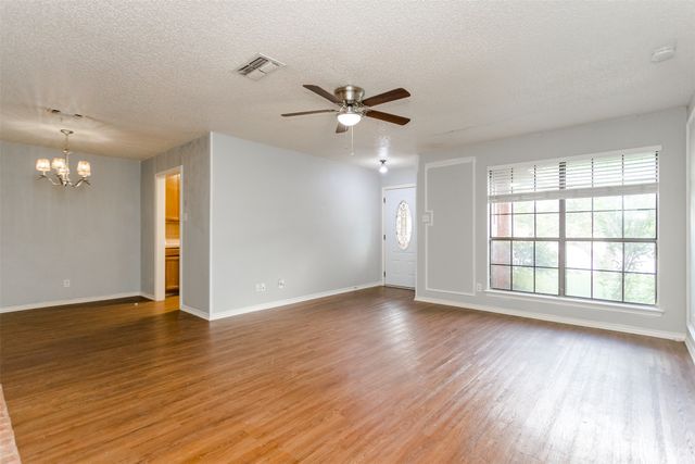 2301 Kingsford Court, Arlington, TX 76017