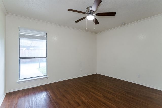 2301 Kingsford Court, Arlington, TX 76017