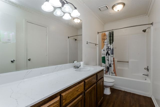 2301 Kingsford Court, Arlington, TX 76017