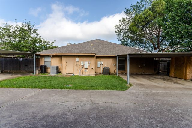 2301 Kingsford Court, Arlington, TX 76017