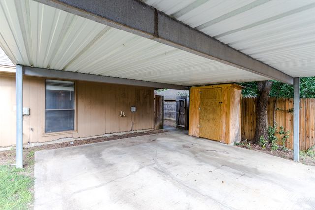 2301 Kingsford Court, Arlington, TX 76017