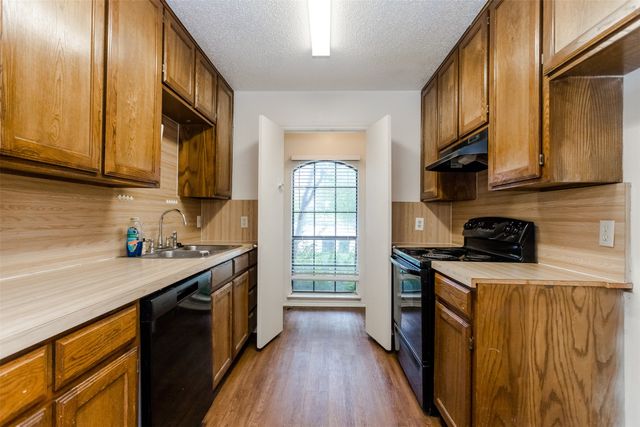 2301 Kingsford Court, Arlington, TX 76017