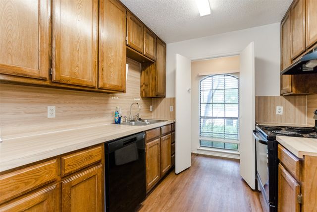 2301 Kingsford Court, Arlington, TX 76017