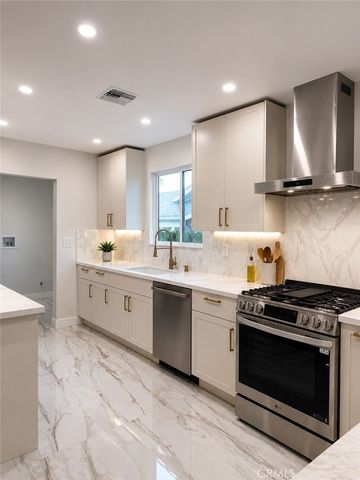 10020 Whitaker Avenue, North Hills, CA 91343