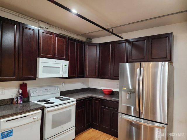 378 George Street 201, New Brunswick, NJ 08901