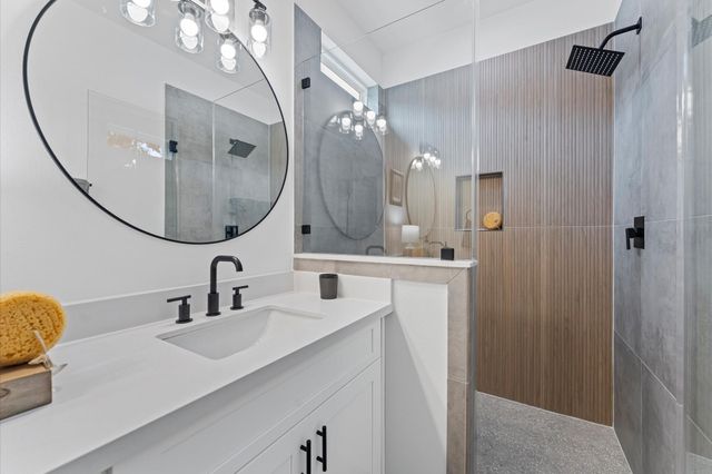 330 Neyland Street, Houston, TX 77022