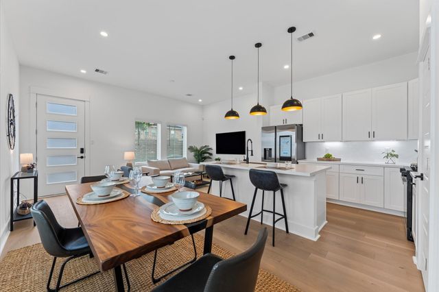 330 Neyland Street, Houston, TX 77022