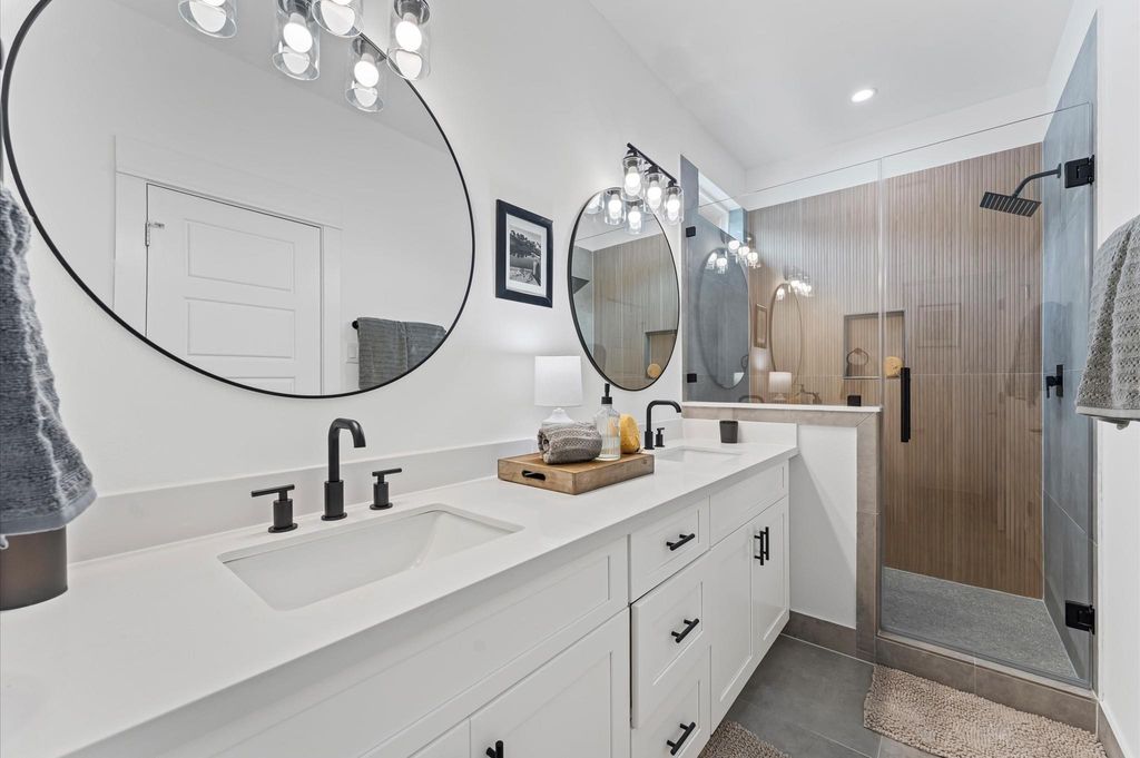 330 Neyland Street, Houston, TX 77022