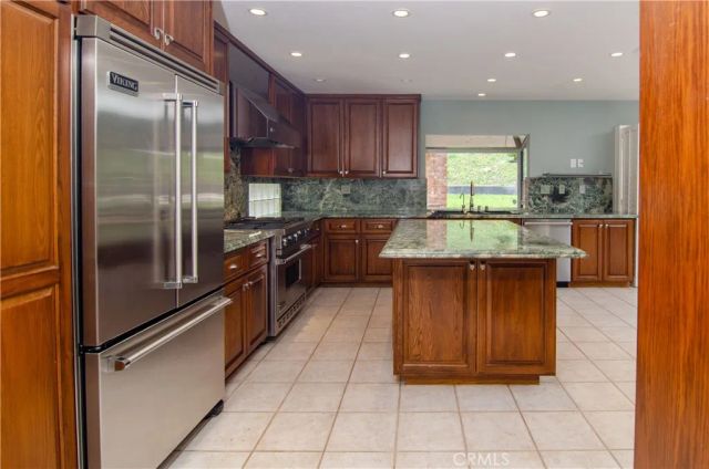 23856 Stagg Street, West Hills, CA 91304