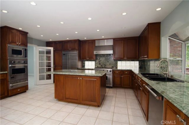 23856 Stagg Street, West Hills, CA 91304