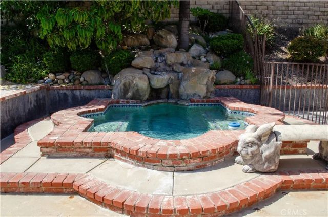 23856 Stagg Street, West Hills, CA 91304