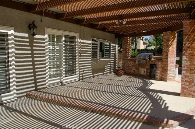 23856 Stagg Street, West Hills, CA 91304