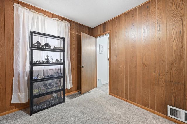 1 LAINSON Avenue, Council Bluffs, IA 51503