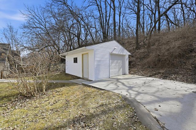 1 LAINSON Avenue, Council Bluffs, IA 51503