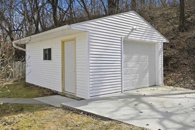 1 LAINSON Avenue, Council Bluffs, IA 51503