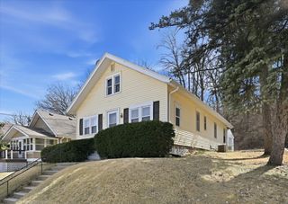 1 LAINSON Avenue, Council Bluffs, IA 51503