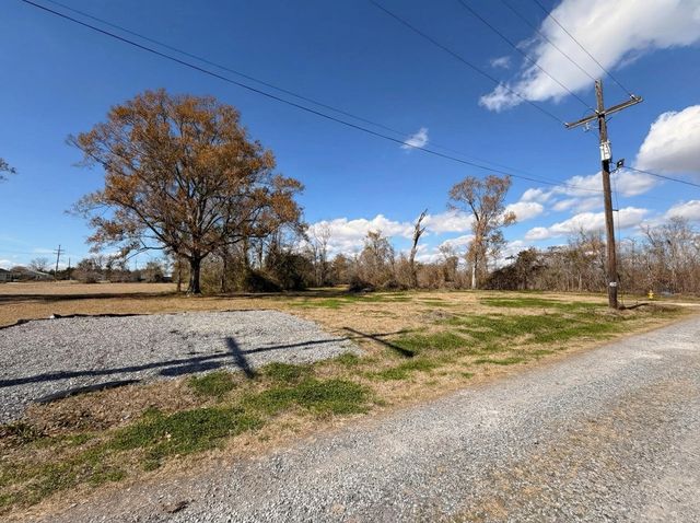 383 Connely, Houma, LA 70363