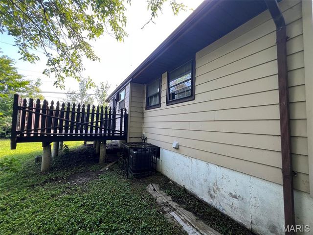 10441 Spring Garden Drive, St Louis, MO 63137