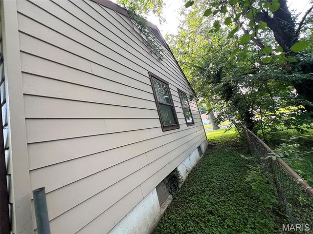 10441 Spring Garden Drive, St Louis, MO 63137
