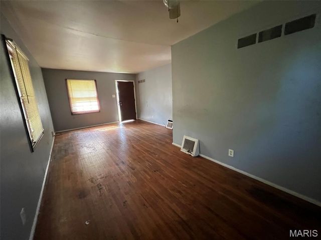10441 Spring Garden Drive, St Louis, MO 63137