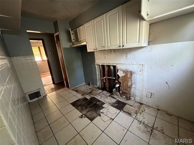 10441 Spring Garden Drive, St Louis, MO 63137