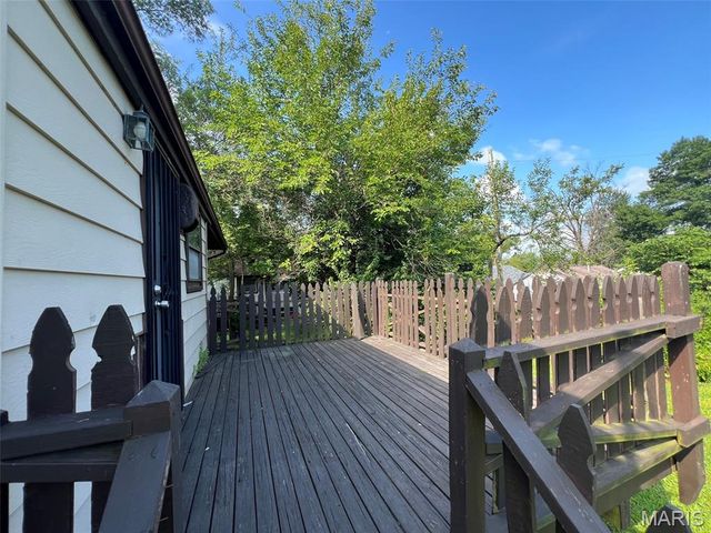 10441 Spring Garden Drive, St Louis, MO 63137