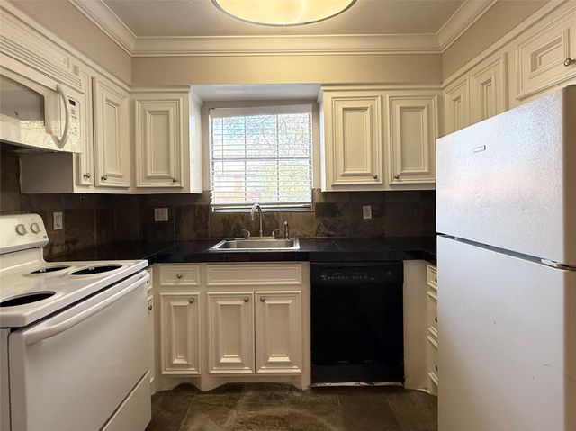 1903 Portsmouth Street 22, Houston, TX 77098