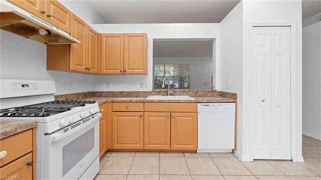 7947 Terrace Ridge DR, Temple Terrace, FL 33637