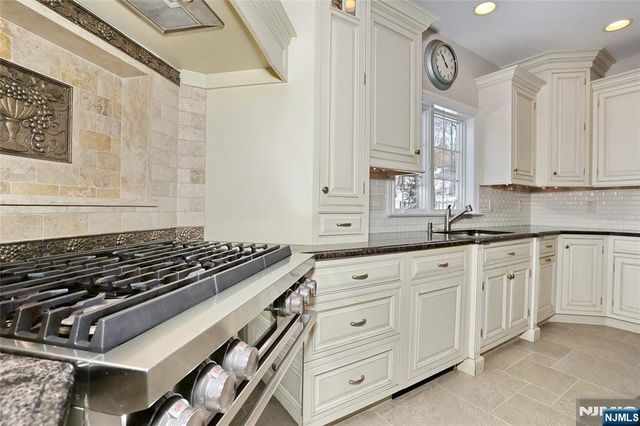 3 London Court, Woodcliff Lake, NJ 07677